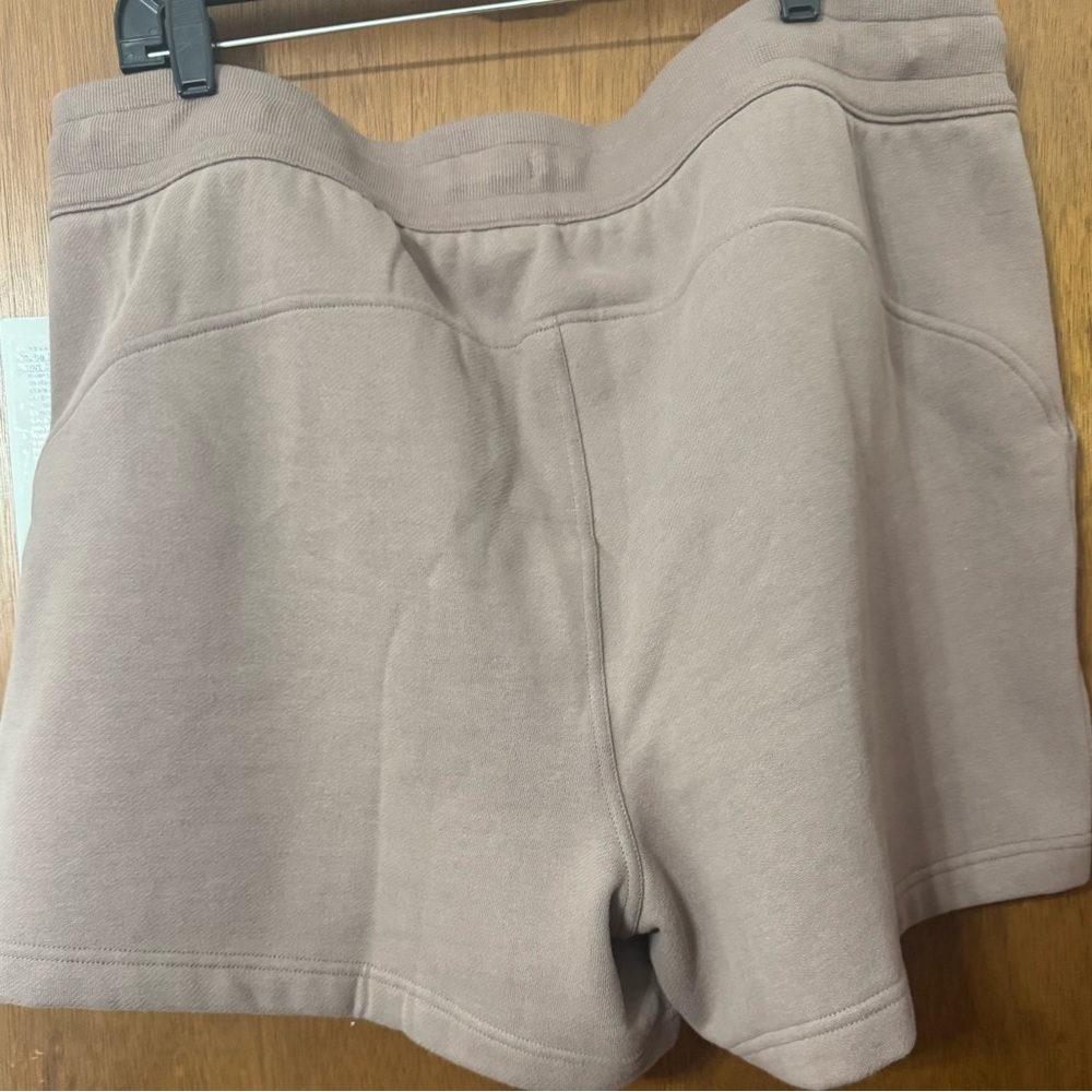 NWT Lululemon Scuba High-Rise Short 5" - Picture 2 of 4